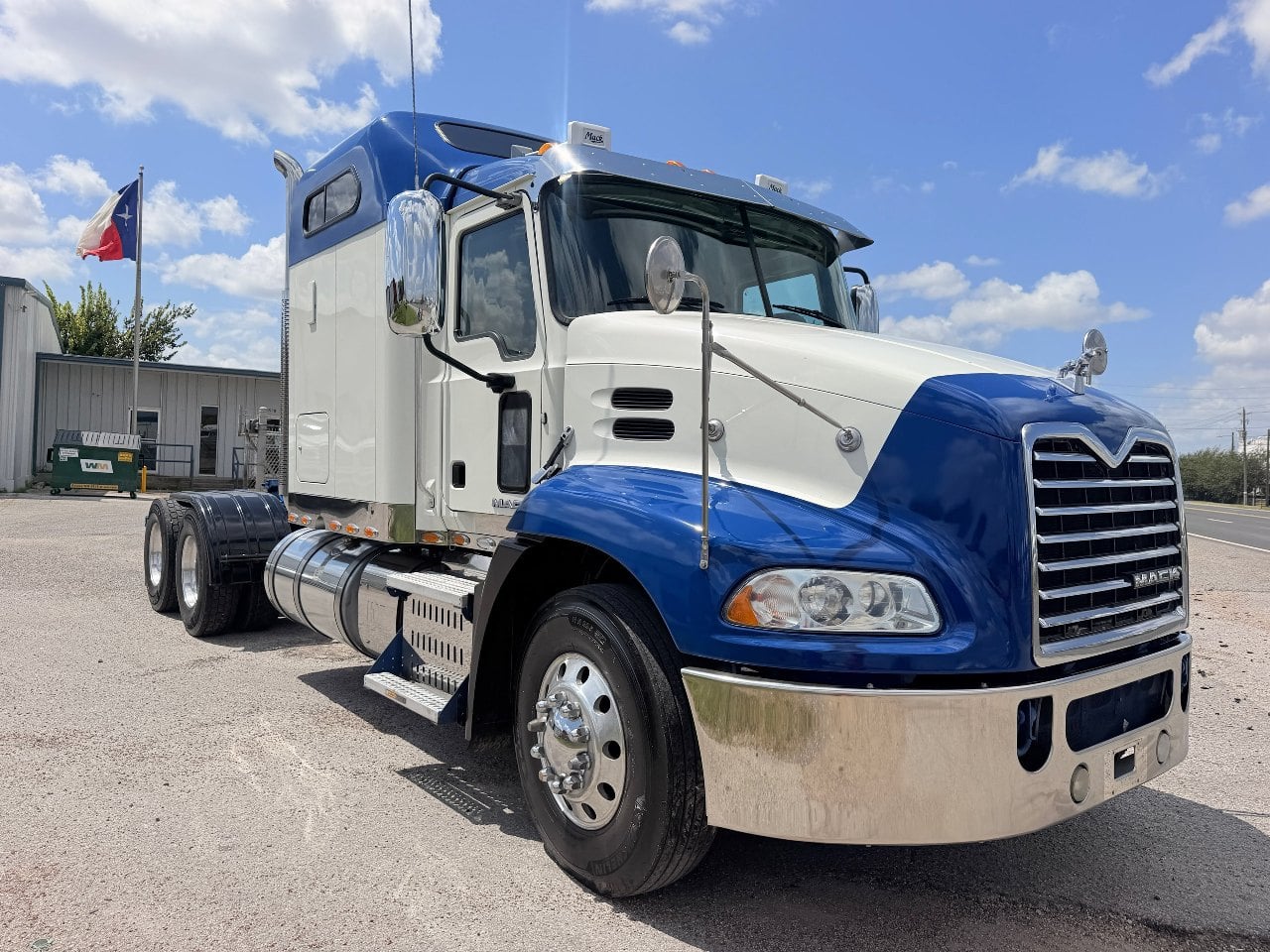 2016 MACK GXU613 Tandem Axle Sleeper #1 2016 MACK GXU613 Tandem Axle Sleeper #1