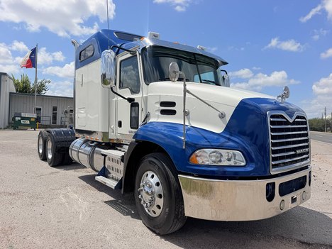 2016-mack-gxu613-tandem-axle-sleeper #1393