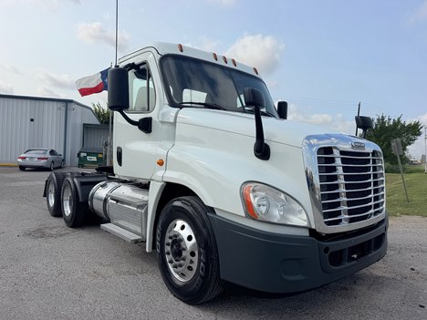 2019-freightliner-cascadia-125-tandem-axle-sleeper #1394