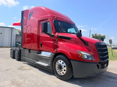2022 FREIGHTLINER CASCADIA 126 Tandem Axle Sleeper #1395