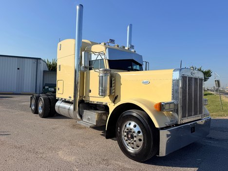 2002 PETERBILT 379 Tandem Axle Sleeper #1396