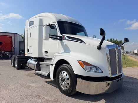 2022-kenworth-t680-tandem-axle-sleeper #1401
