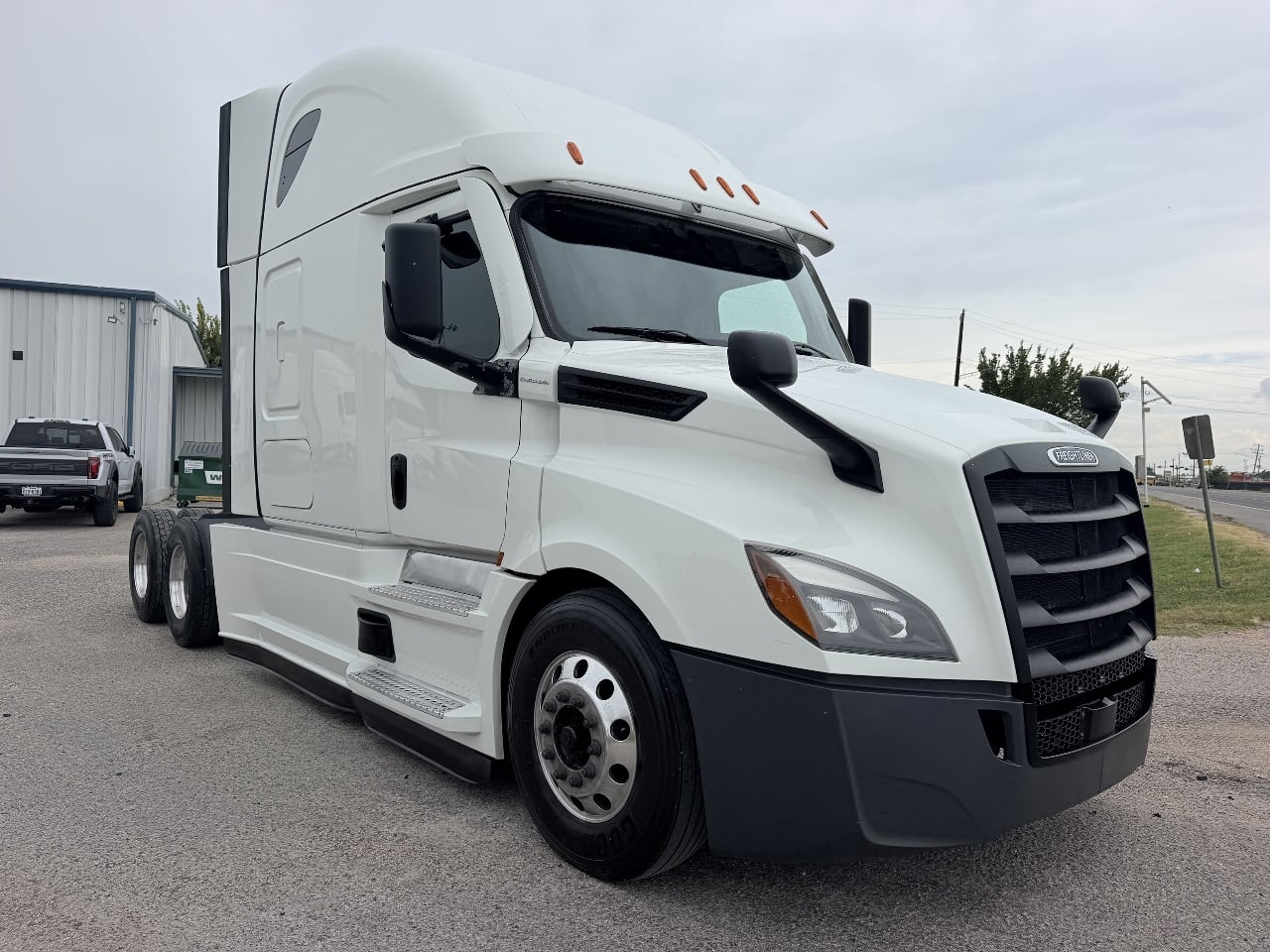 2021 FREIGHTLINER CASCADIA 126 Tandem Axle Sleeper #1 2021 FREIGHTLINER CASCADIA 126 Tandem Axle Sleeper #1