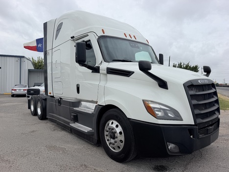 2020 FREIGHTLINER CASCADIA 126 Tandem Axle Sleeper #1403 2020 FREIGHTLINER CASCADIA 126 Tandem Axle Sleeper #1403