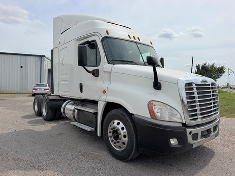 2015 FREIGHTLINER CASCADIA 125 Tandem Axle Sleeper #1405 2015 FREIGHTLINER CASCADIA 125 Tandem Axle Sleeper #1405