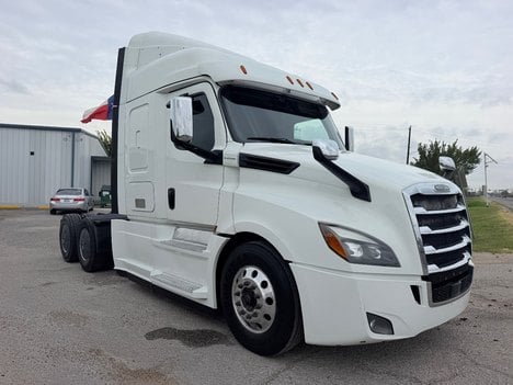 2020 FREIGHTLINER CASCADIA 126 Tandem Axle Sleeper #1406 2020 FREIGHTLINER CASCADIA 126 Tandem Axle Sleeper #1406