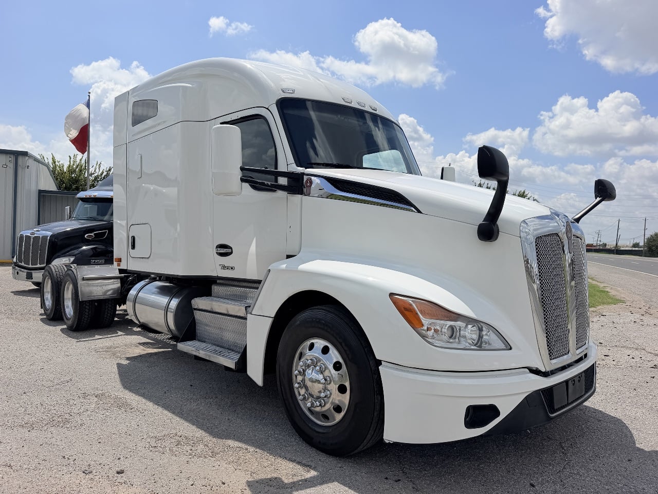 2022 KENWORTH T680 Tandem Axle Sleeper #1 2022 KENWORTH T680 Tandem Axle Sleeper #1