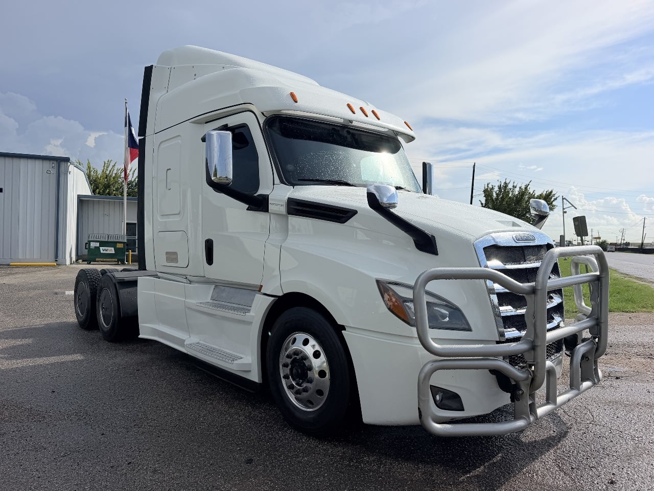 2020 FREIGHTLINER CASCADIA 126 Tandem Axle Sleeper #1 2020 FREIGHTLINER CASCADIA 126 Tandem Axle Sleeper #1