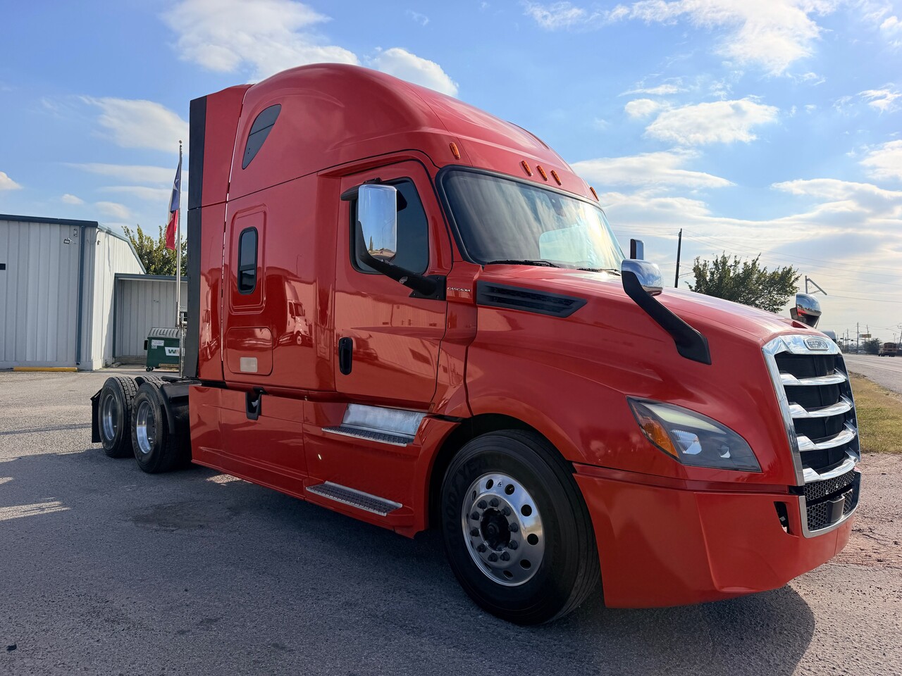 2020 FREIGHTLINER CASCADIA 126 Tandem Axle Sleeper #1 2020 FREIGHTLINER CASCADIA 126 Tandem Axle Sleeper #1