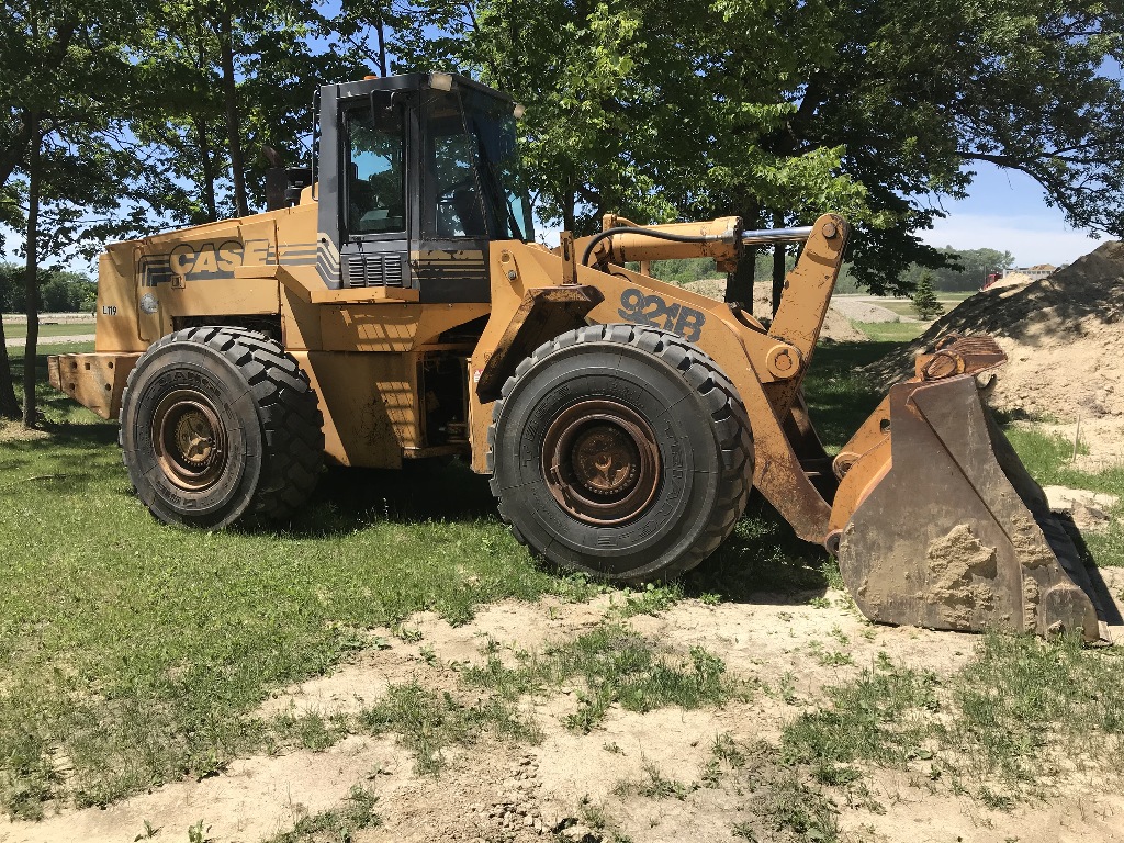 2000 CASE 921B Wheel Excavator #3