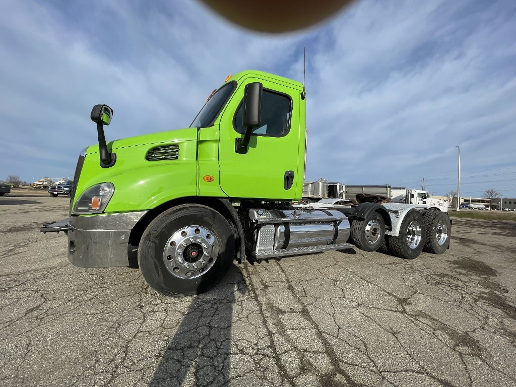 2014 FREIGHTLINER CASCADIA Tandem Axle Daycab #3