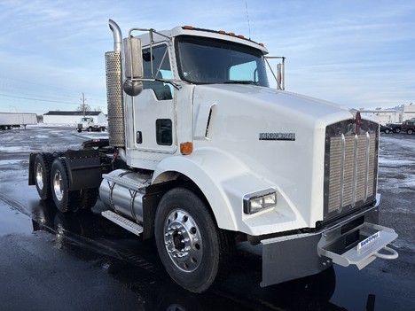2009 KENWORTH T800 Tandem Axle Daycab #13295