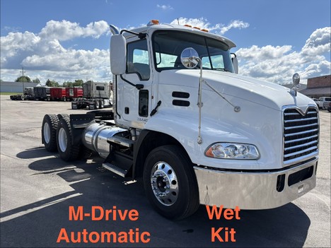 2013-mack-cxu613-tandem-axle-daycab #13389