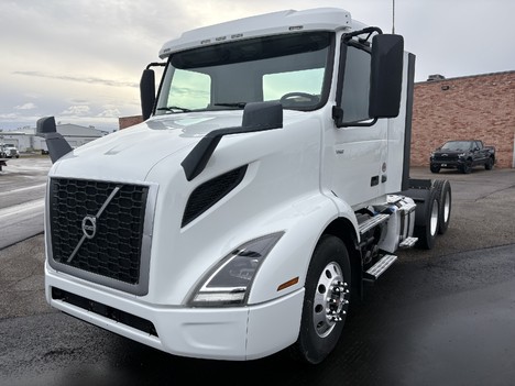 2020 VOLVO VN Tandem Axle Daycab #13555