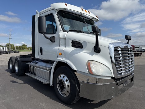 2014 FREIGHTLINER Cascadia Tandem Axle Daycab #13601