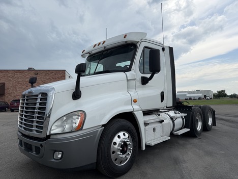 2018 FREIGHTLINER Cascadia Tandem Axle Daycab #13618