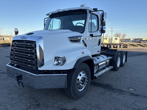 2018 FREIGHTLINER 114SD Tandem Axle Daycab #13732