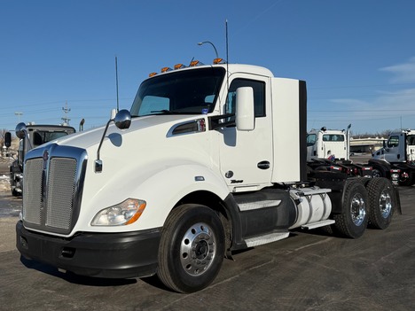 2015 KENWORTH T680 Tandem Axle Daycab #13753