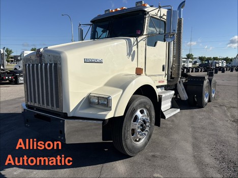 2016 KENWORTH T800 Tandem Axle Daycab #13775