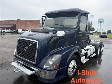 2013 VOLVO VNL Tandem Axle Daycab #13791