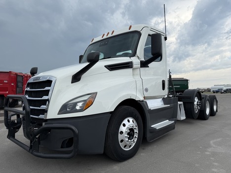 2022 FREIGHTLINER Cascadia T12684ST Tri-Axle Daycab #13826