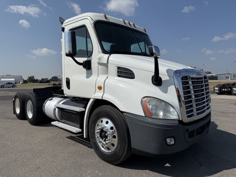2015 FREIGHTLINER Cascadia Tandem Axle Daycab #13842