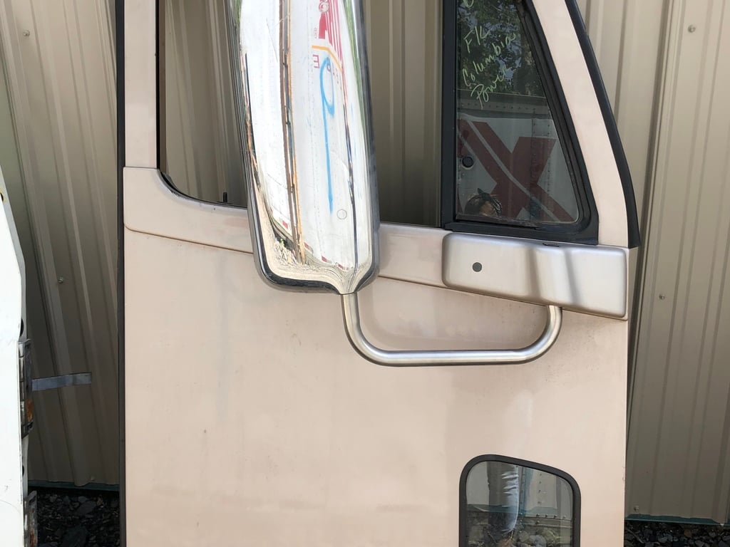 2004 FREIGHTLINER COLUMBIA Door #1511