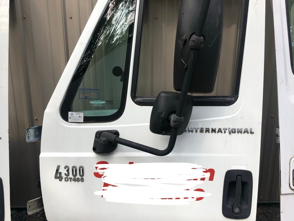 2003 INTERNATIONAL 4300 Door #1540