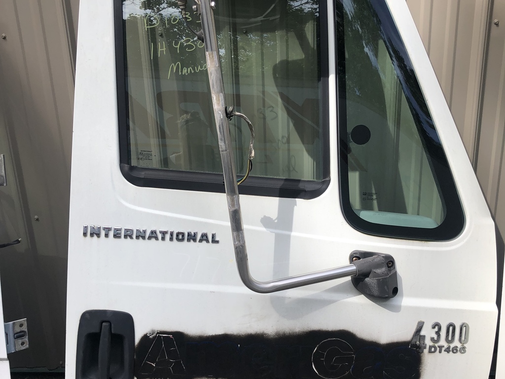 2004 INTERNATIONAL 4300 Door #1543