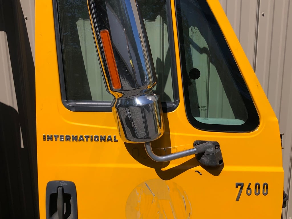 2003 INTERNATIONAL 7600 Door #1581