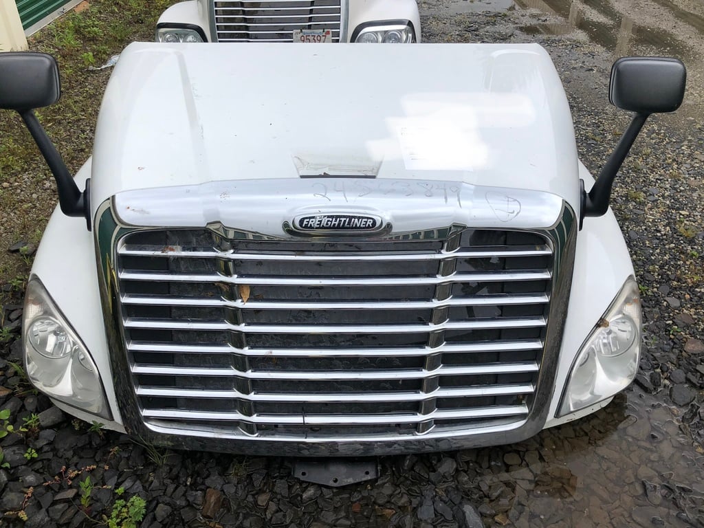 2013 FREIGHTLINER CASCADIA 125 Hood #1625