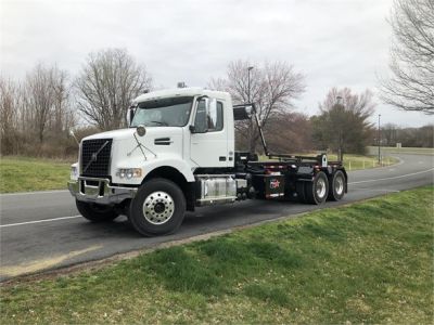 NEW 2020 VOLVO VHD64F300 ROLL-OFF TRUCK #$vid