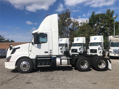 USED 2016 VOLVO VNL64T300 DAYCAB TRUCK #$vid