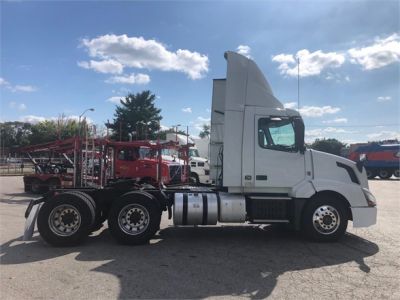 USED 2016 VOLVO VNL64T300 DAYCAB TRUCK #$vid