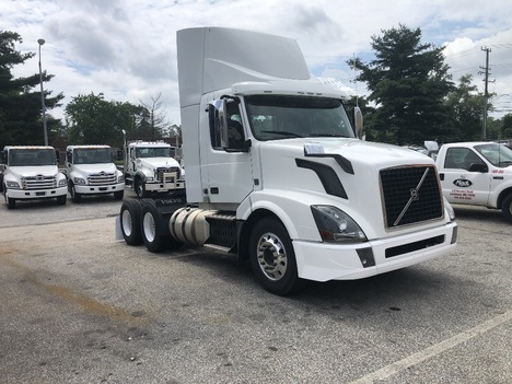 USED 2017 VOLVO VNL64T300 DAYCAB TRUCK #1113-2 USED 2017 VOLVO VNL64T300 DAYCAB TRUCK #1113-2