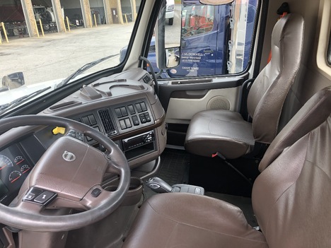 USED 2017 VOLVO VNL64T300 DAYCAB TRUCK #1113-3 USED 2017 VOLVO VNL64T300 DAYCAB TRUCK #1113-3