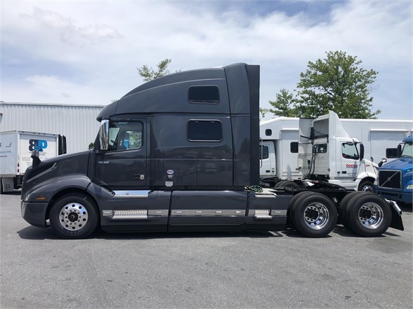 2022 Volvo VNL 860 (For Sale), 77 Sleeper