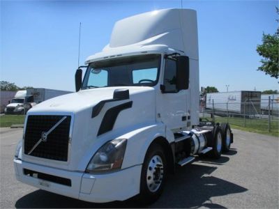 USED 2017 VOLVO VNL64T300 DAYCAB TRUCK #$vid