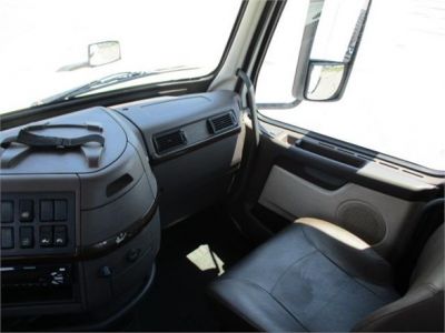 USED 2017 VOLVO VNL64T300 DAYCAB TRUCK #$vid