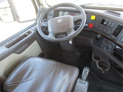 USED 2017 VOLVO VNL64T300 DAYCAB TRUCK #$vid