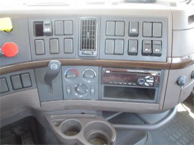 USED 2017 VOLVO VNL64T300 DAYCAB TRUCK #$vid