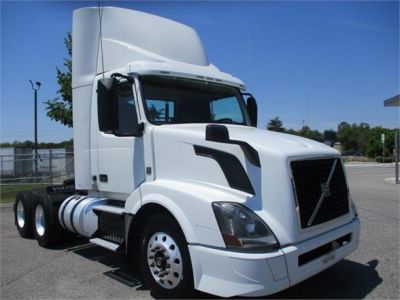 USED 2017 VOLVO VNL64T300 DAYCAB TRUCK #$vid