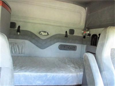 USED 2015 MACK PINNACLE CXU613 SLEEPER TRUCK #$vid