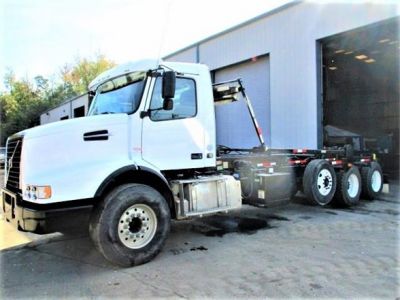 USED 2016 VOLVO VHD84B200 ROLL-OFF GARBAGE TRUCK #$vid