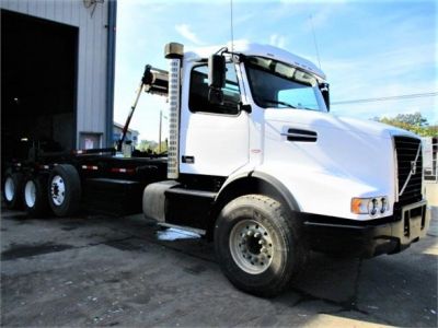 USED 2016 VOLVO VHD84B200 ROLL-OFF GARBAGE TRUCK #$vid