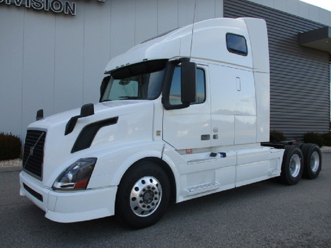 USED 2015 VOLVO VNL64T670 SLEEPER TRUCK #$vid