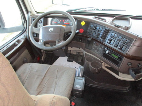 USED 2015 VOLVO VNL64T670 SLEEPER TRUCK #$vid