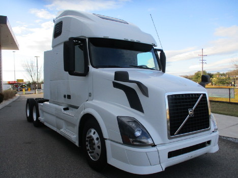 USED 2015 VOLVO VNL64T670 SLEEPER TRUCK #$vid