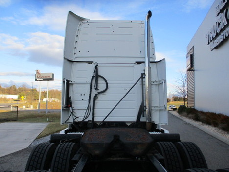 USED 2015 VOLVO VNL64T670 SLEEPER TRUCK #$vid