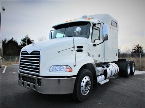 USED 2016 MACK PINNACLE CXU613 SLEEPER TRUCK #$vid